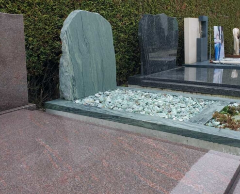 grafmonumenten-in-monumententuin-weerstand-grafmonumenten-urk-495x400 (1)